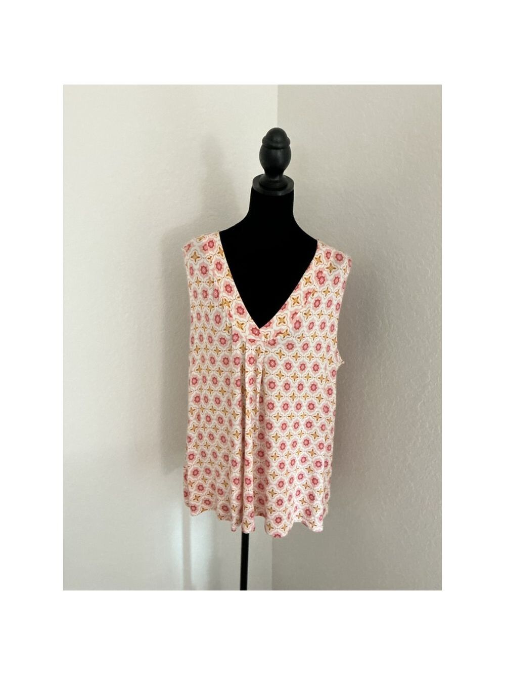 Women Croft & Barrow Sleeveless Tank woman’s size XL multi color Floral